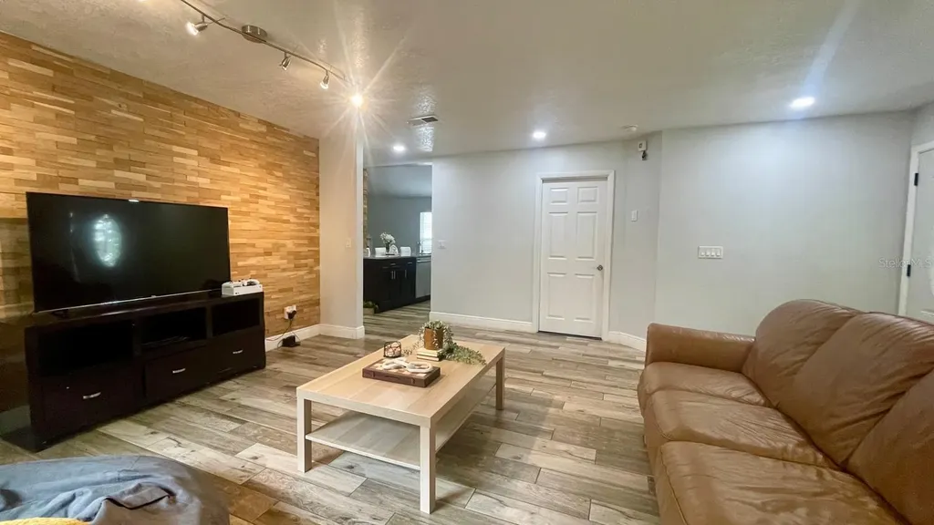 1044 Nin Street Orlando FL 32835