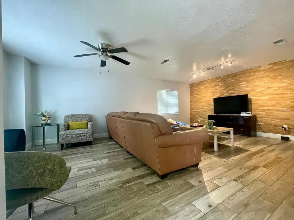 1044 Nin Street Orlando FL 32835