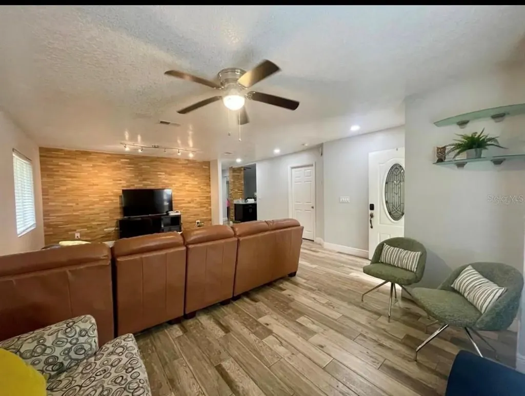 1044 Nin Street Orlando FL 32835