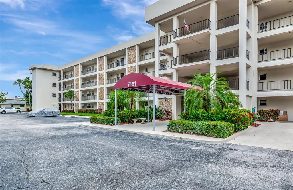 7461 W Country Club Drive N Sarasota FL 34243