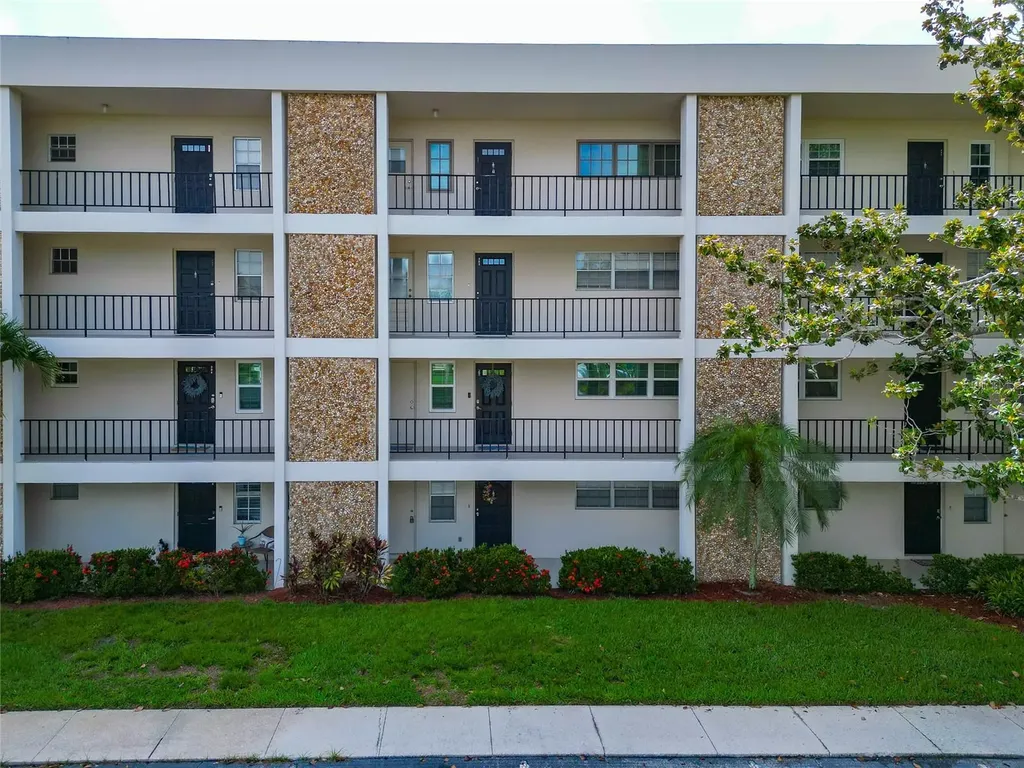 7461 W Country Club Drive N Sarasota FL 34243
