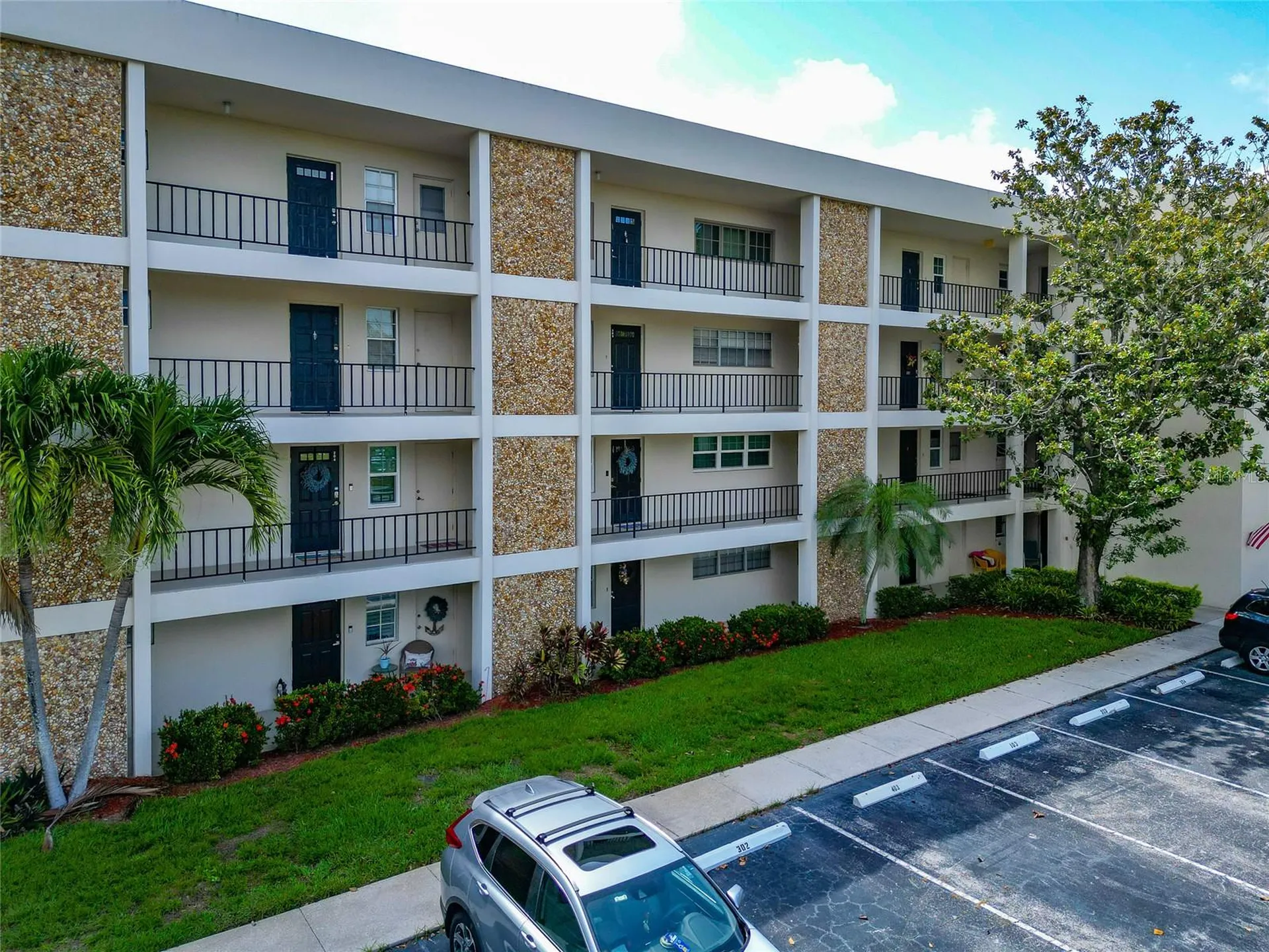 7461 W Country Club Drive N Sarasota FL 34243