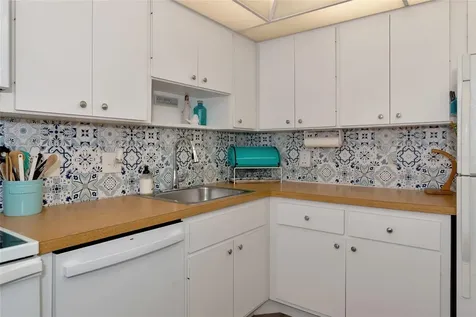 7461 W Country Club Drive N Sarasota FL 34243