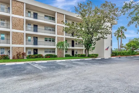 7461 W Country Club Drive N Sarasota FL 34243