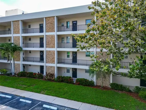 7461 W Country Club Drive N Sarasota FL 34243