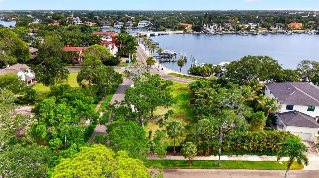 1956 Coffee Pot Boulevard NE St Petersburg FL 33704