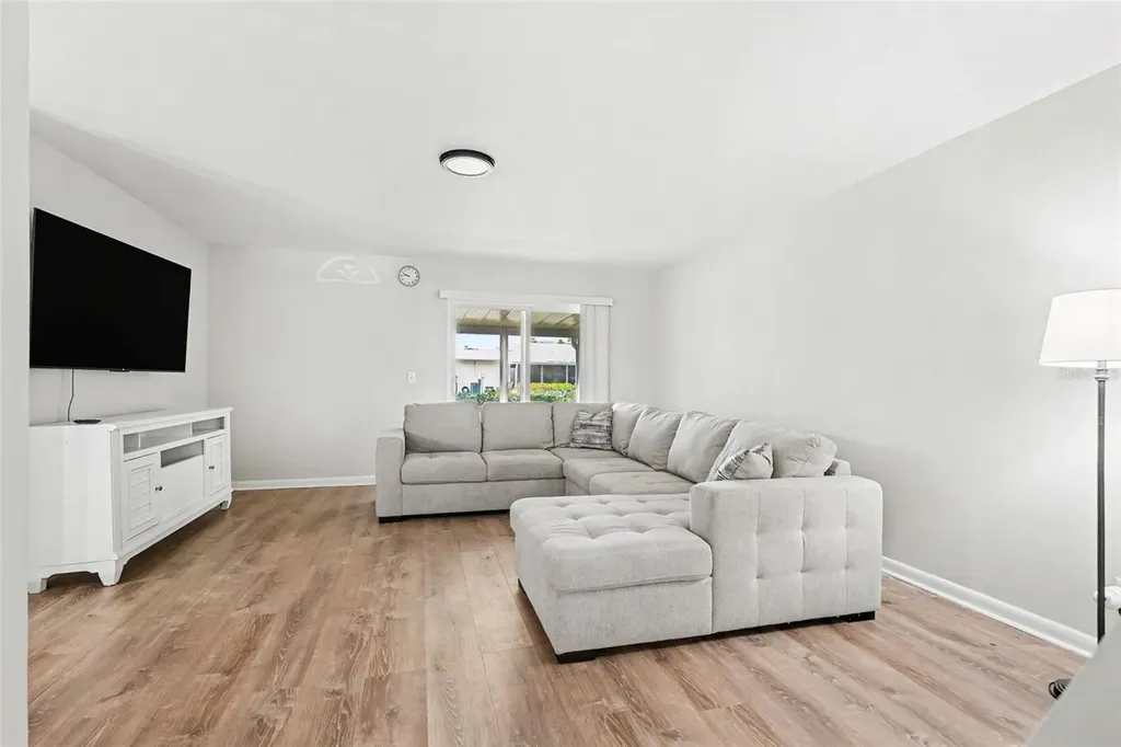 3267 39th Street S St Petersburg FL 33711