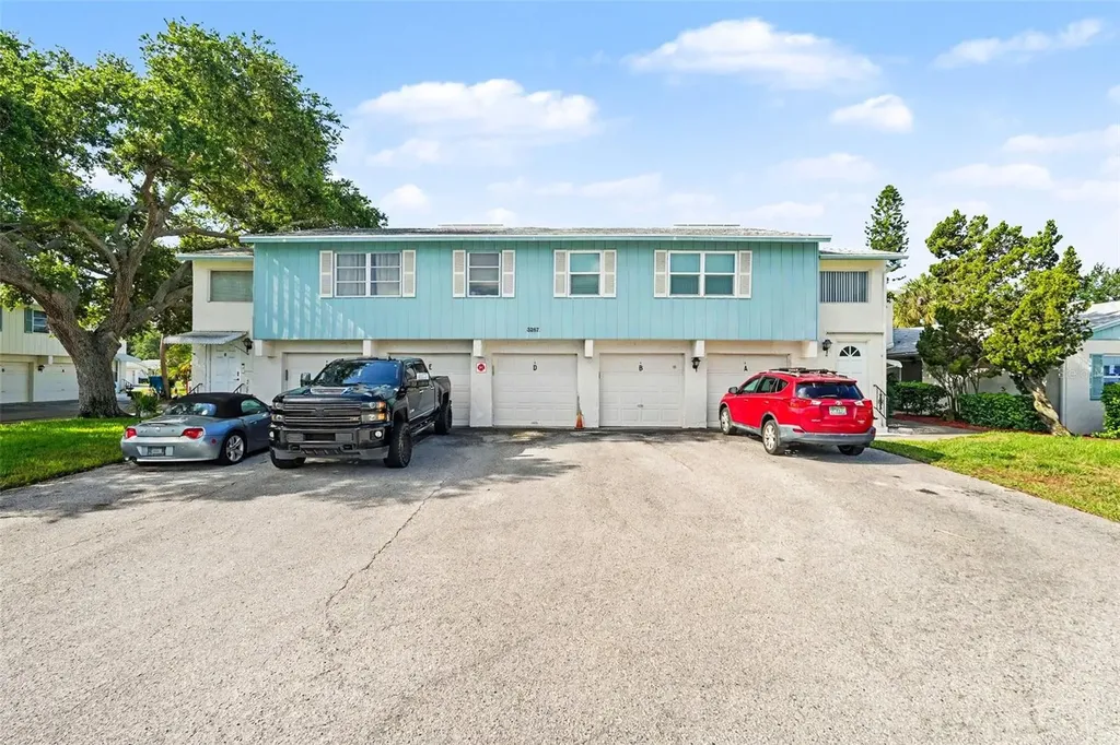 3267 39th Street S St Petersburg FL 33711