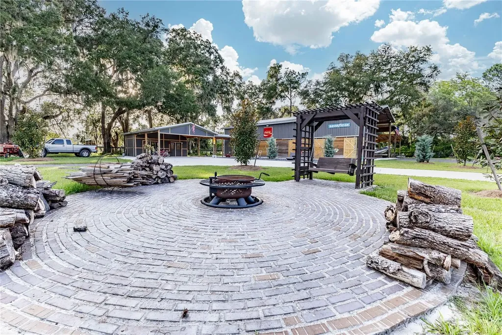 12523 Cr 721 Webster FL 33597