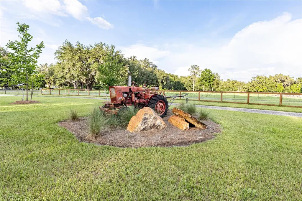 12523 Cr 721 Webster FL 33597