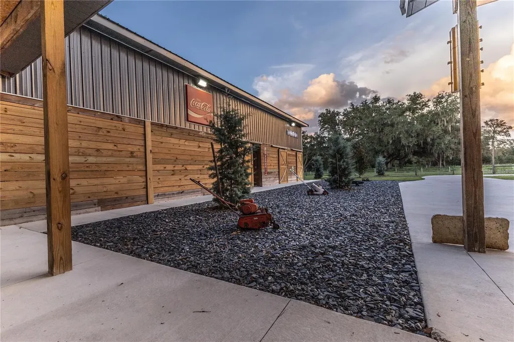 12523 Cr 721 Webster FL 33597