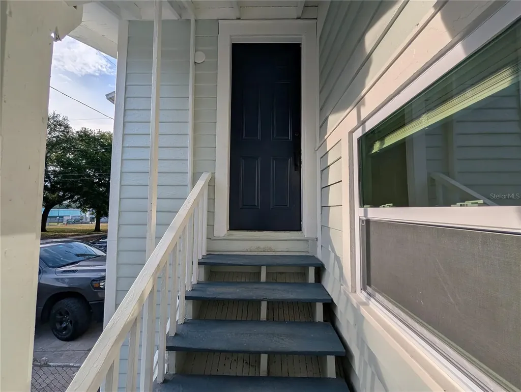 985 8th Avenue S St Petersburg FL 33705