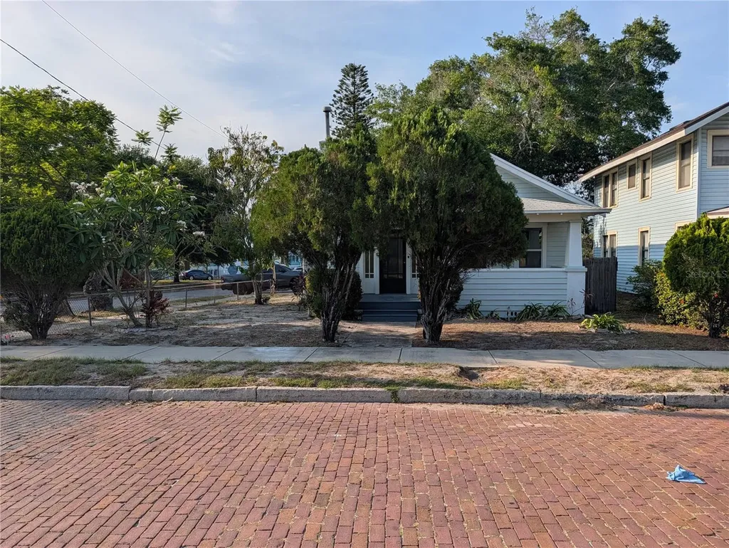 985 8th Avenue S St Petersburg FL 33705