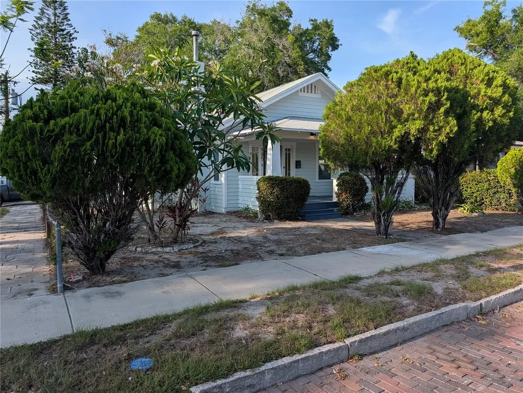 985 8th Avenue S St Petersburg FL 33705