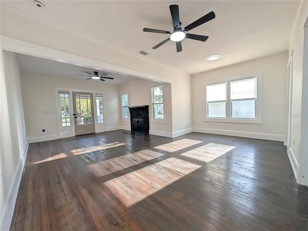 985 8th Avenue S St Petersburg FL 33705