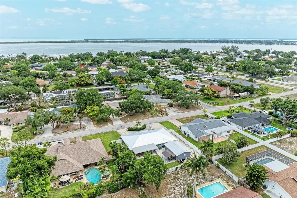7611 18th Avenue NW Bradenton FL 34209
