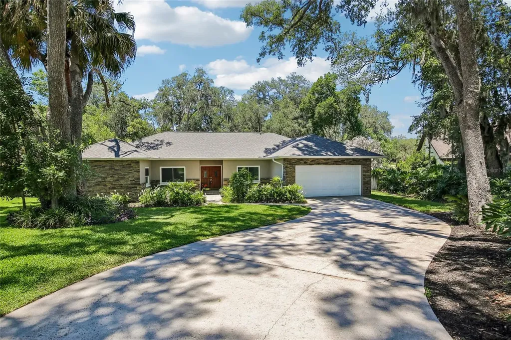 2754 Buckhorn Oaks Drive Valrico FL 33594
