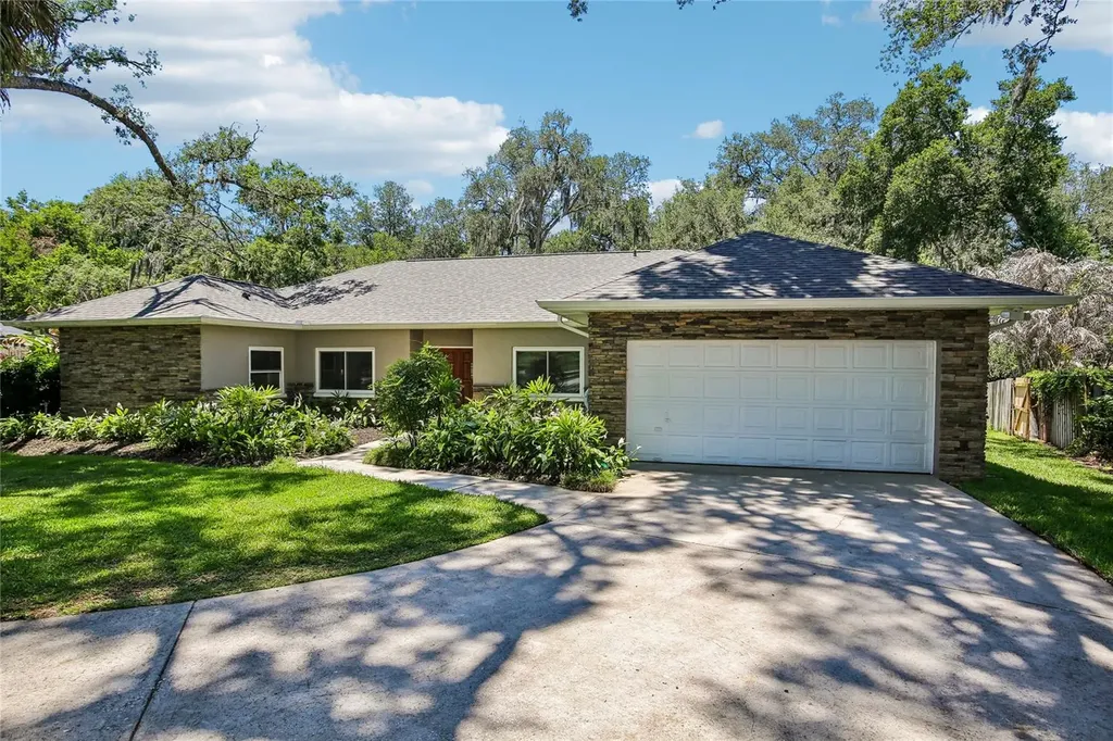 2754 Buckhorn Oaks Drive Valrico FL 33594