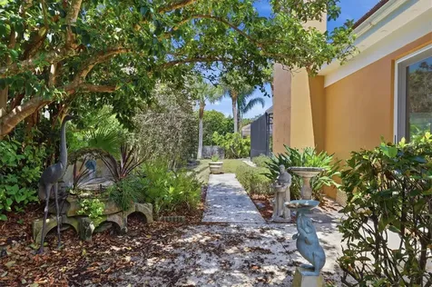 84 Cayman Isles Boulevard Englewood FL 34223