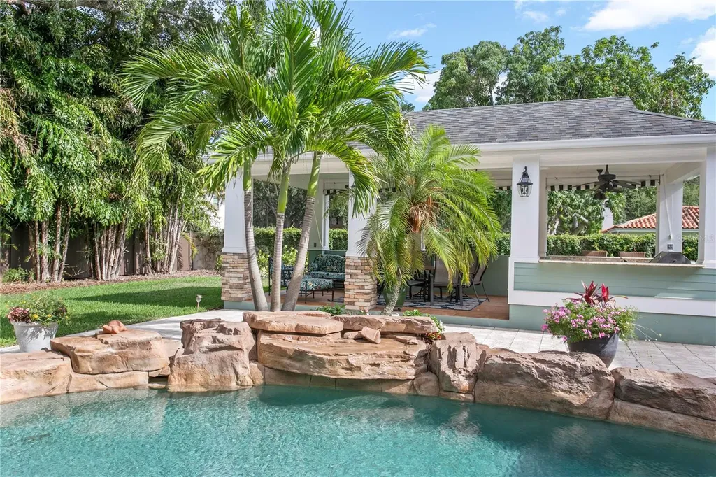 3126 W Oaklyn Avenue Tampa FL 33609