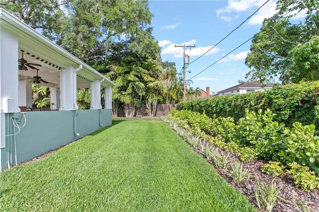 3126 W Oaklyn Avenue Tampa FL 33609