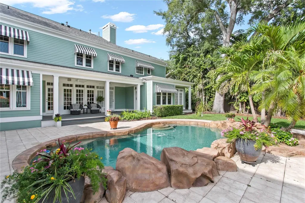 3126 W Oaklyn Avenue Tampa FL 33609
