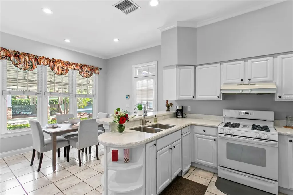 3126 W Oaklyn Avenue Tampa FL 33609