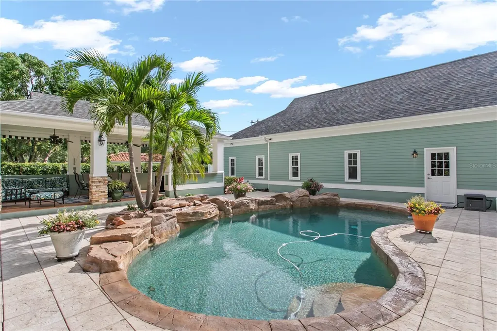 3126 W Oaklyn Avenue Tampa FL 33609