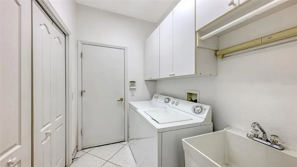 6730 W Country Club Lane Sarasota FL 34243