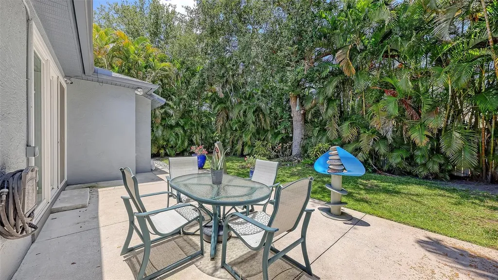 6730 W Country Club Lane Sarasota FL 34243