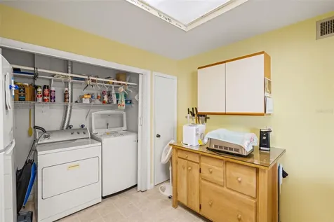 4138 Pinelake Lane Tampa FL 33618