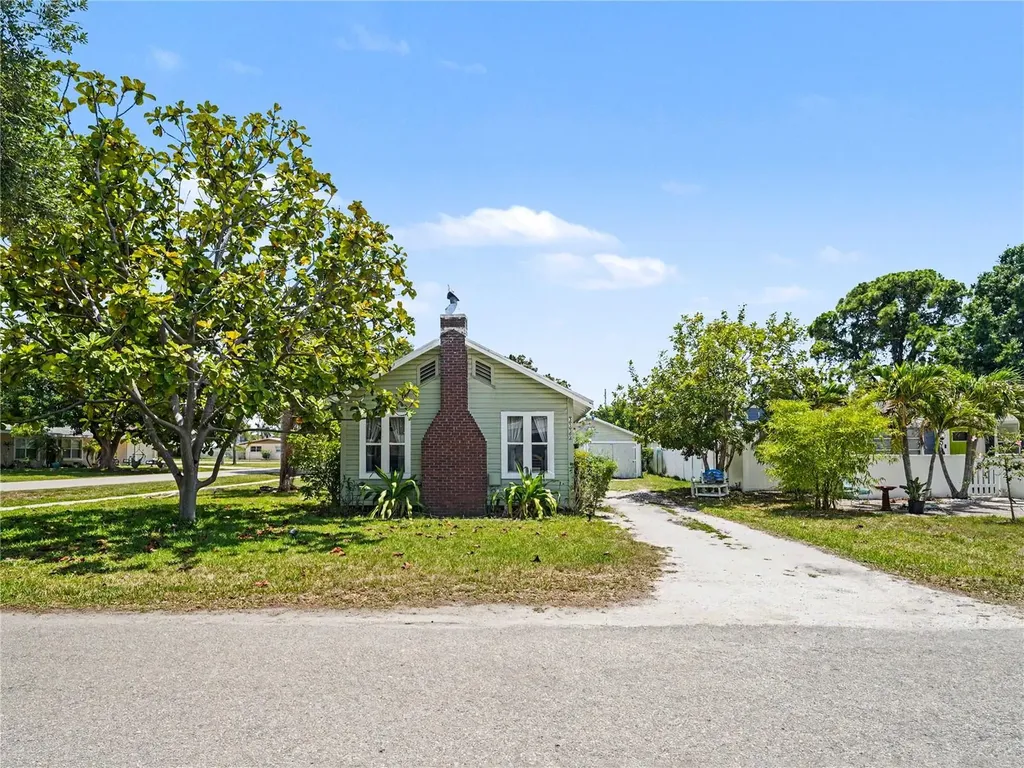 2222 Florinda Street Sarasota FL 34231