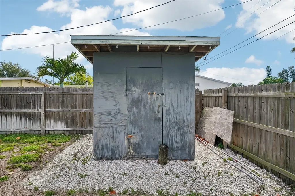 784 87th Avenue N St Petersburg FL 33702