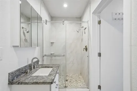 784 87th Avenue N St Petersburg FL 33702