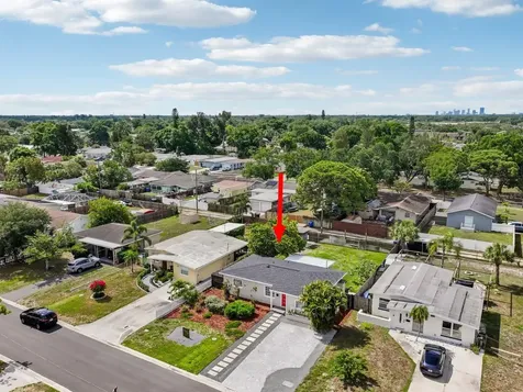 784 87th Avenue N St Petersburg FL 33702