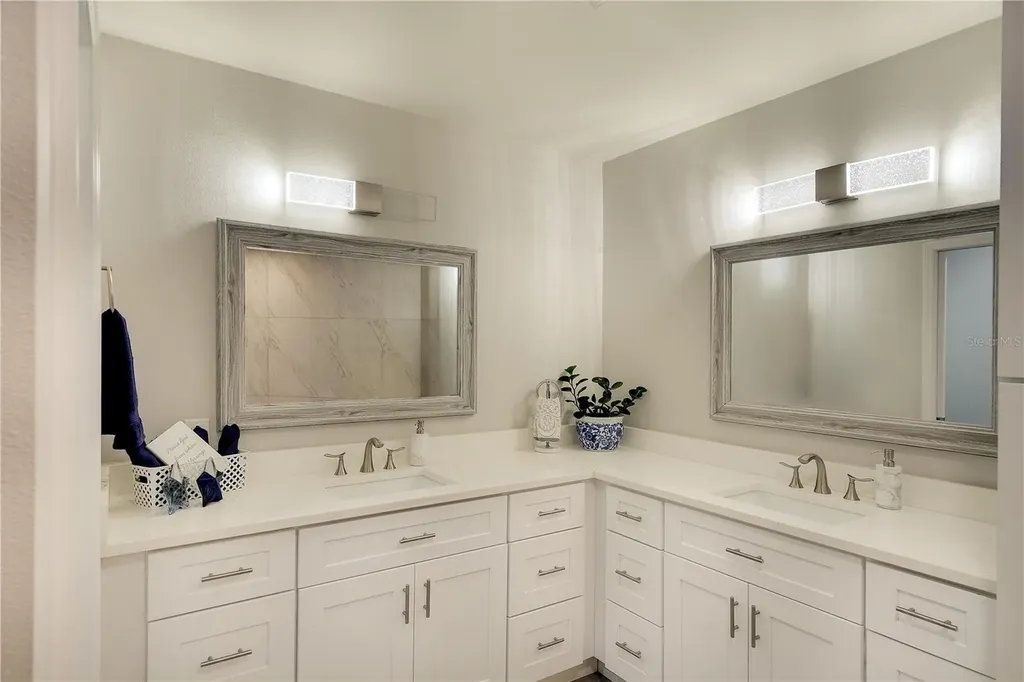 4034 Wilshire Circle E Sarasota FL 34238