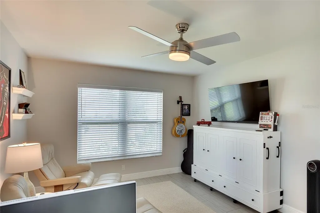 4034 Wilshire Circle E Sarasota FL 34238