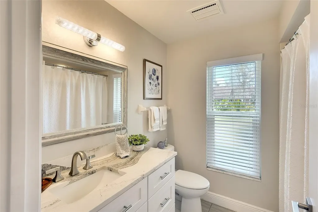4034 Wilshire Circle E Sarasota FL 34238