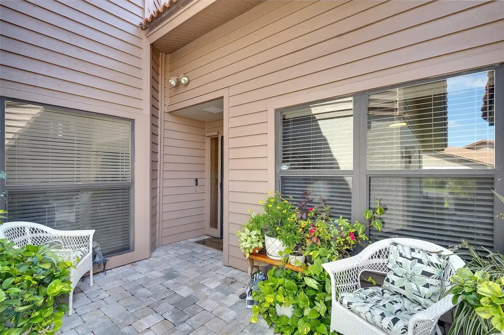 4034 Wilshire Circle E Sarasota FL 34238
