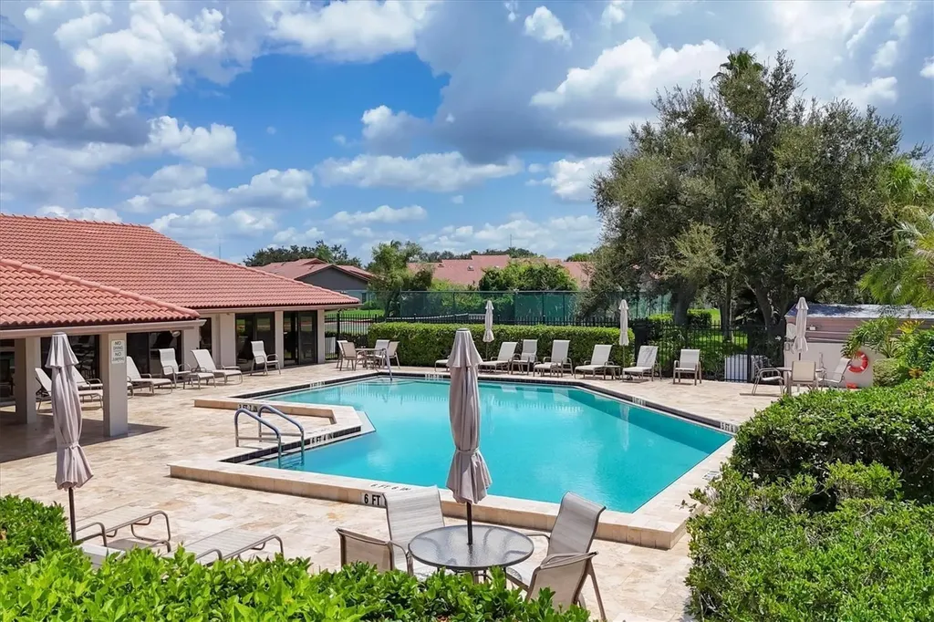 4034 Wilshire Circle E Sarasota FL 34238