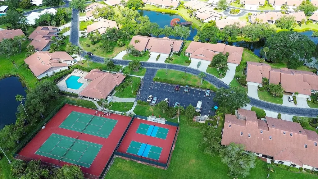 4034 Wilshire Circle E Sarasota FL 34238