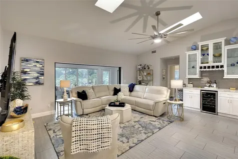 4034 Wilshire Circle E Sarasota FL 34238