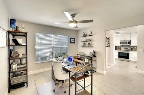 4034 Wilshire Circle E Sarasota FL 34238