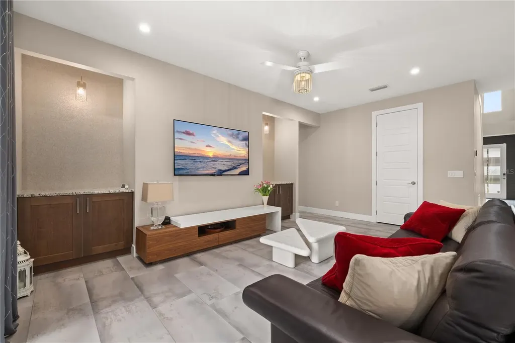 3526 E Crystal Lake Avenue Orlando FL 32806