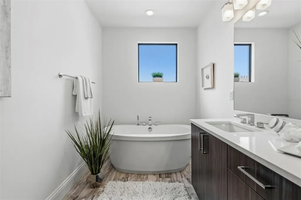 300 Delmar Terrace S St Petersburg FL 33701