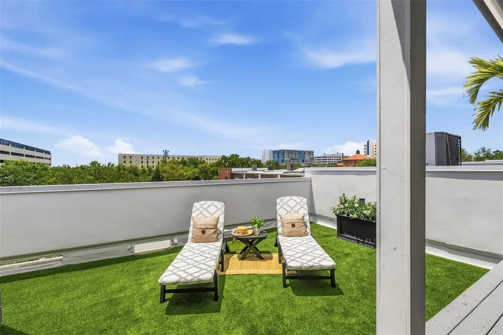 300 Delmar Terrace S St Petersburg FL 33701