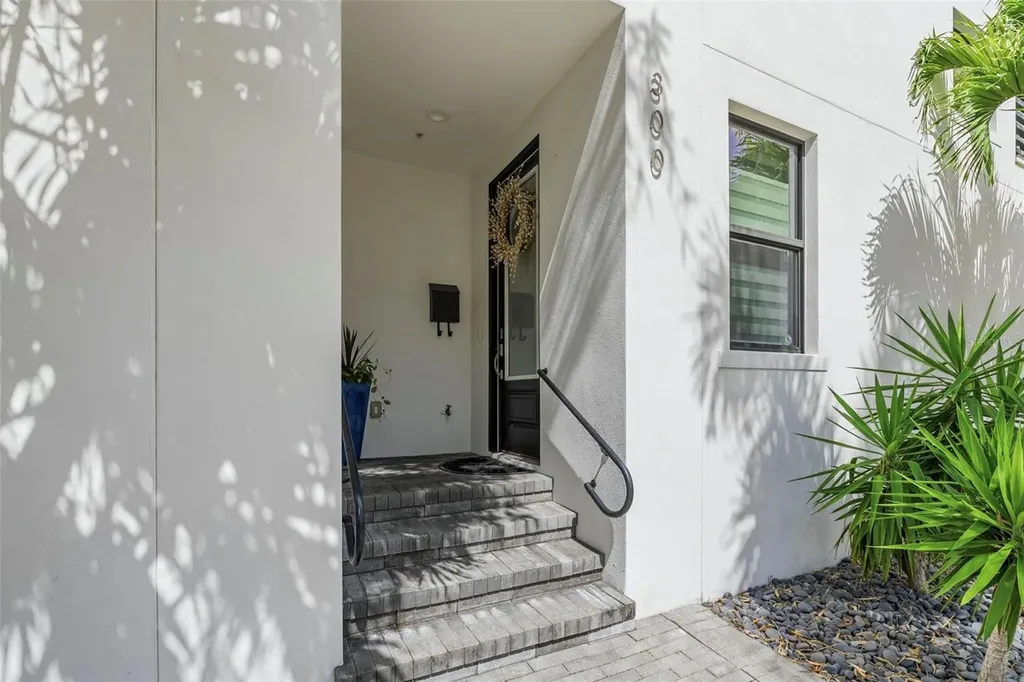 300 Delmar Terrace S St Petersburg FL 33701