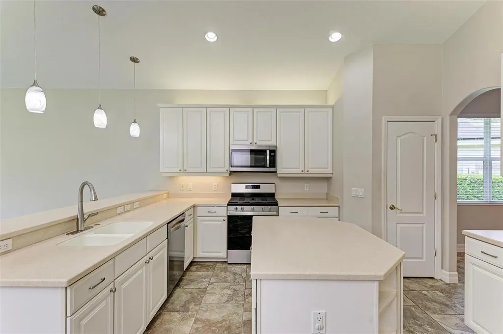 337 Snapdragon Loop Bradenton FL 34212