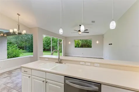 337 Snapdragon Loop Bradenton FL 34212