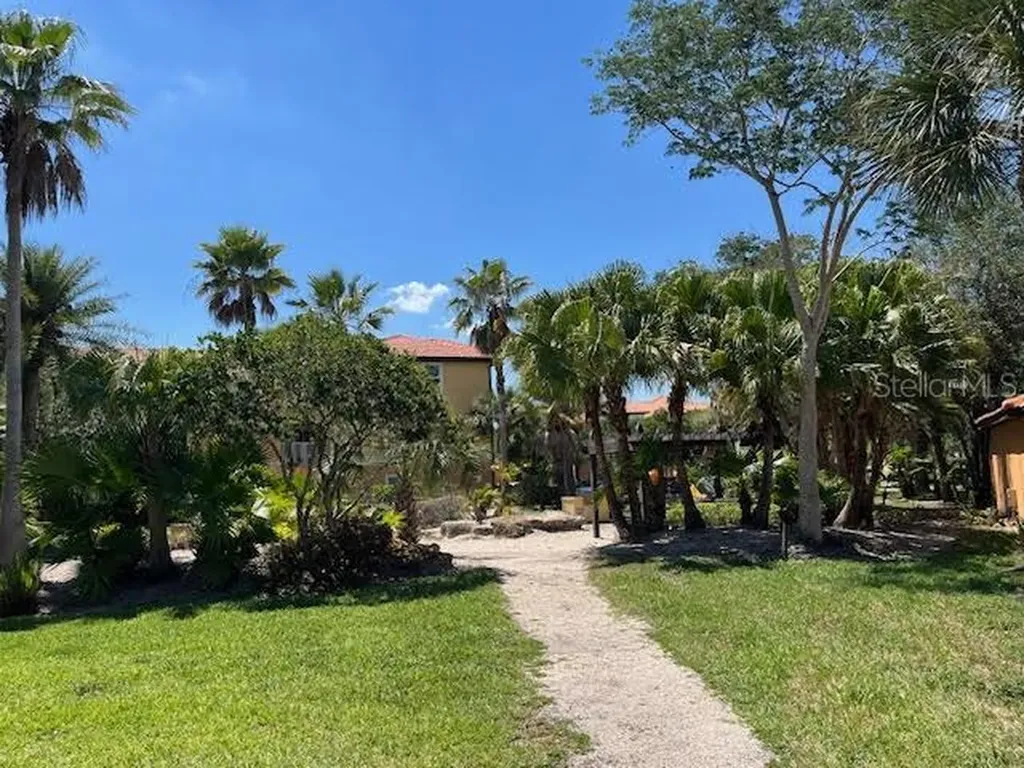 5447 Vineland Road Orlando FL 32811